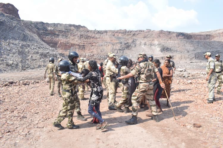 एटी देवप्रभा में कोयला चोरों व सीआइएसएफ के बीच भिड़ंत, पथराव, फायरिंग, लाठीचार्ज