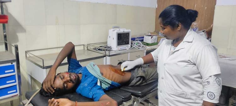 लिट्टीपाड़ा में अलग-अलग सड़क हादसे में दो लोग घायल