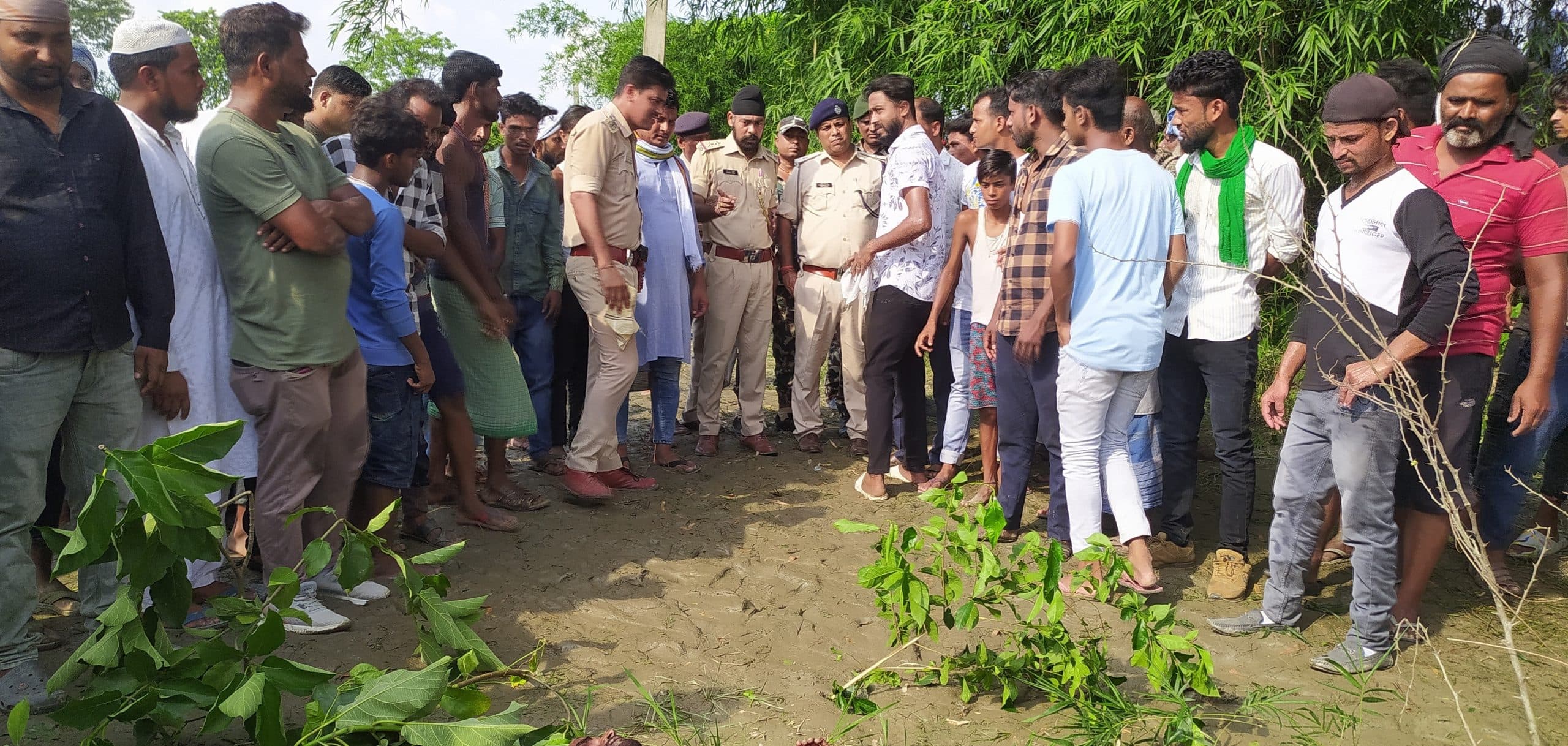 युवक की चाकू गोदकर हत्या