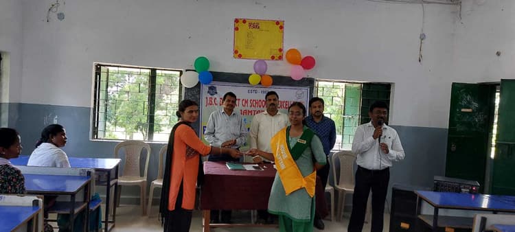 अभिभावक अपने बच्चों को नियमित रूप से स्कूल भेजें : प्राचार्य