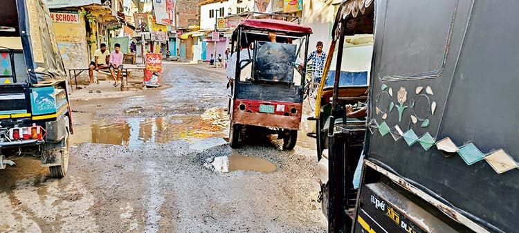 चांदचौरा व नारायणचुआं के पास उबड़-खाबड़ सड़क परेशानी का सबब
