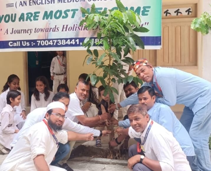 पौधे को सींचना जीवन को सींचने से कम नहीं