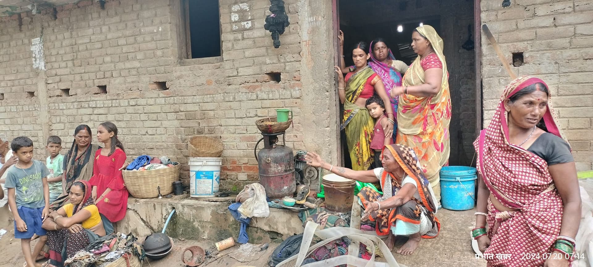 अगलगी से हजारों की संपत्ति जलकर राख