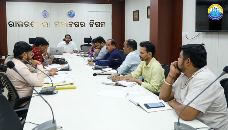 आरएमसी आयुक्त ने अधिकारियों के साथ की बैठक, प्रदूषण नियंत्रण के लिए एक्शन प्लान बनाने का दिया निर्देश