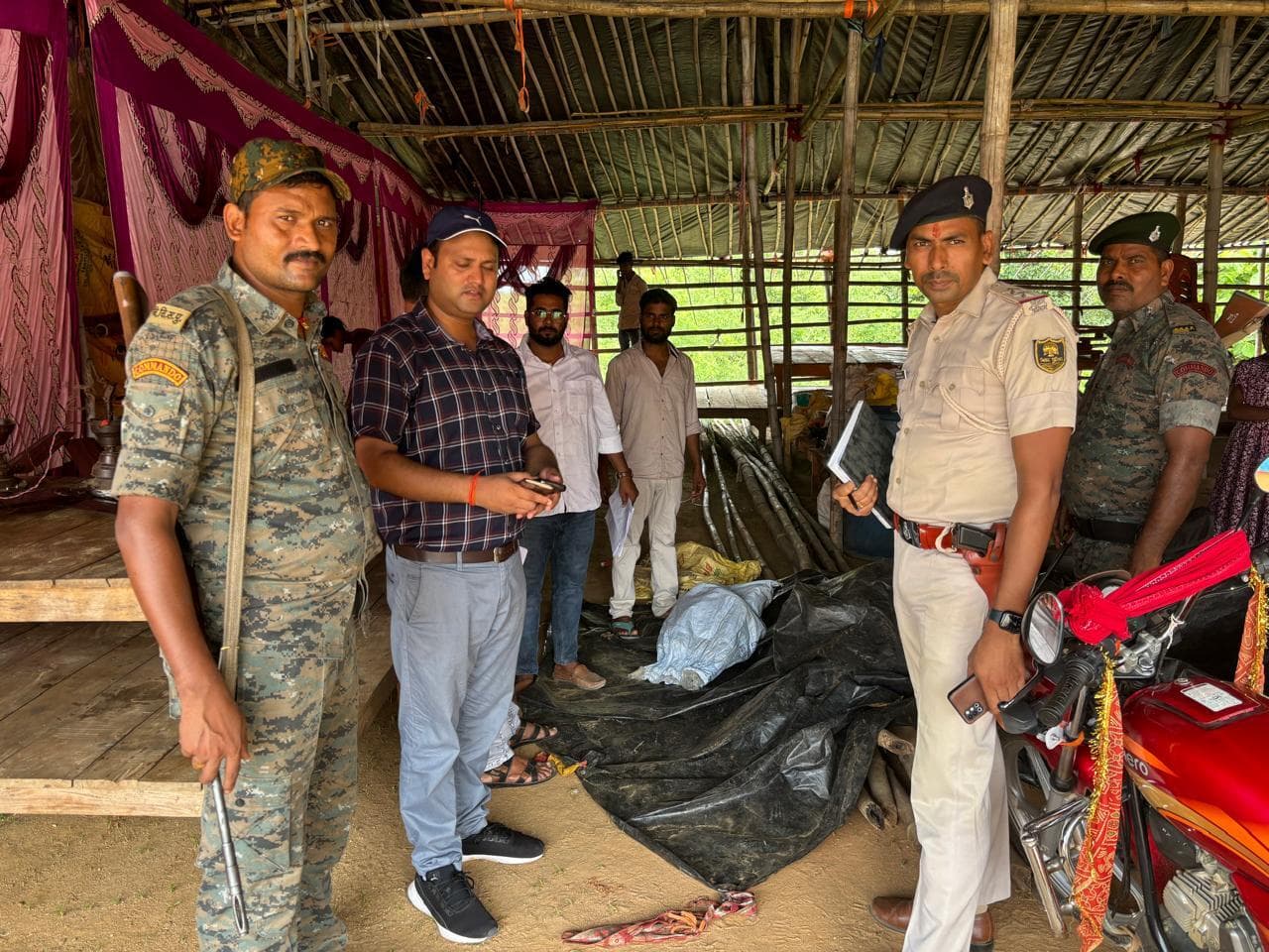 अधिकारियों की टीम ने कांवरिया मार्ग का किया निरीक्षण