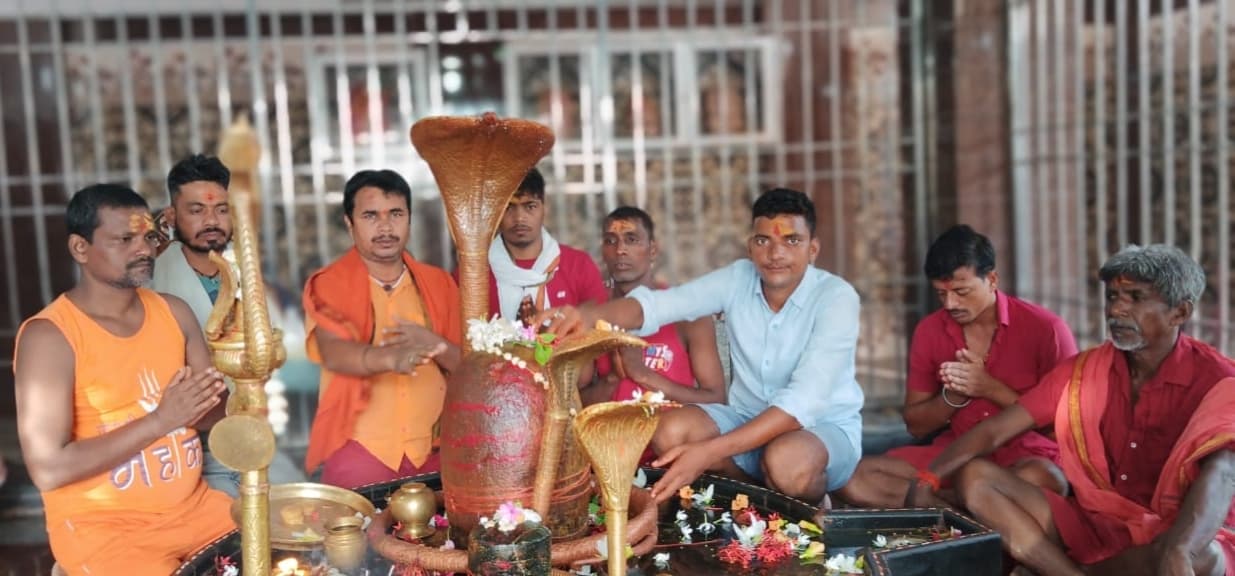 गुरु पूर्णिमा पर डाक कांवरिया संघ ने बैजूधाम में किया जलाभिषेक