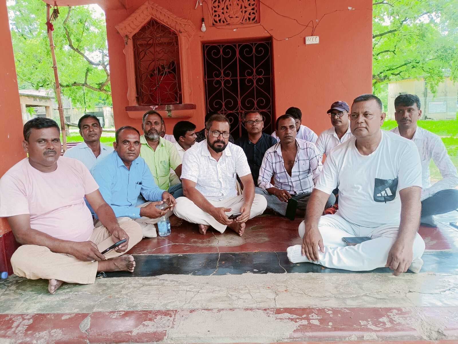 इ-टेंडर प्रक्रिया के विरोध में उतरा मुखिया संघ