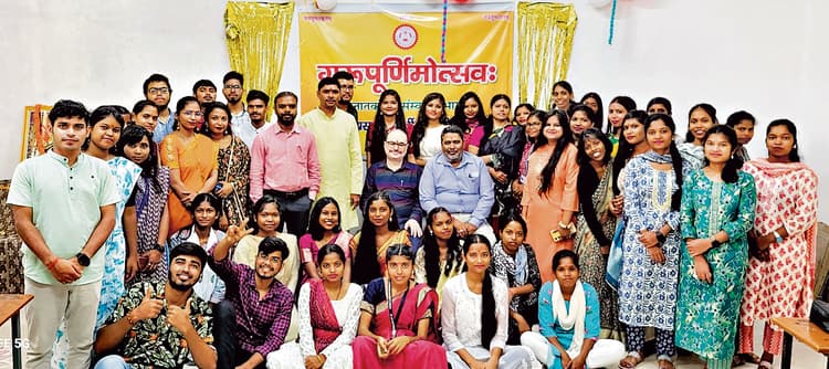 Ranchi News : समाज निर्माण में गुरु और शिष्य की अहम भूमिका : डॉ द्विवेदी