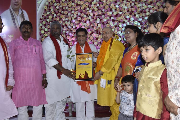 एकल होते समाज में गुरु की भूमिका महत्वपूर्ण : डॉ श्रीपति त्रिपाठी