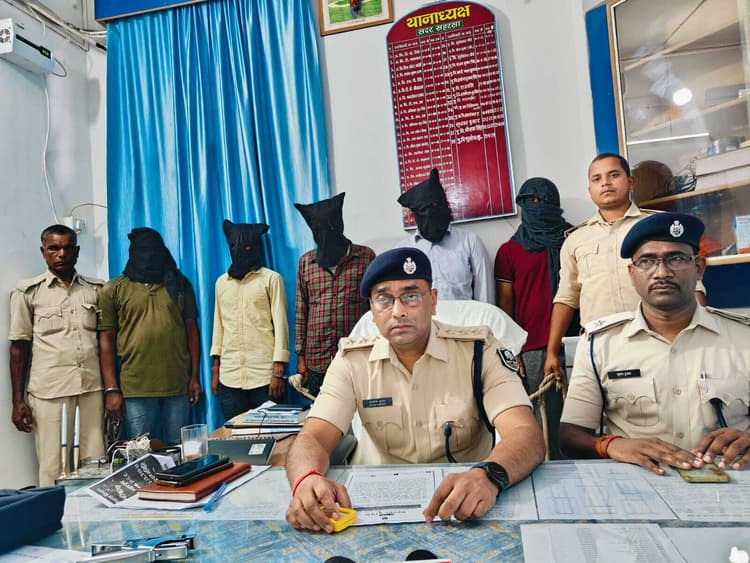 परीक्षा में पकड़े गये पांच फर्जी परीक्षार्थी