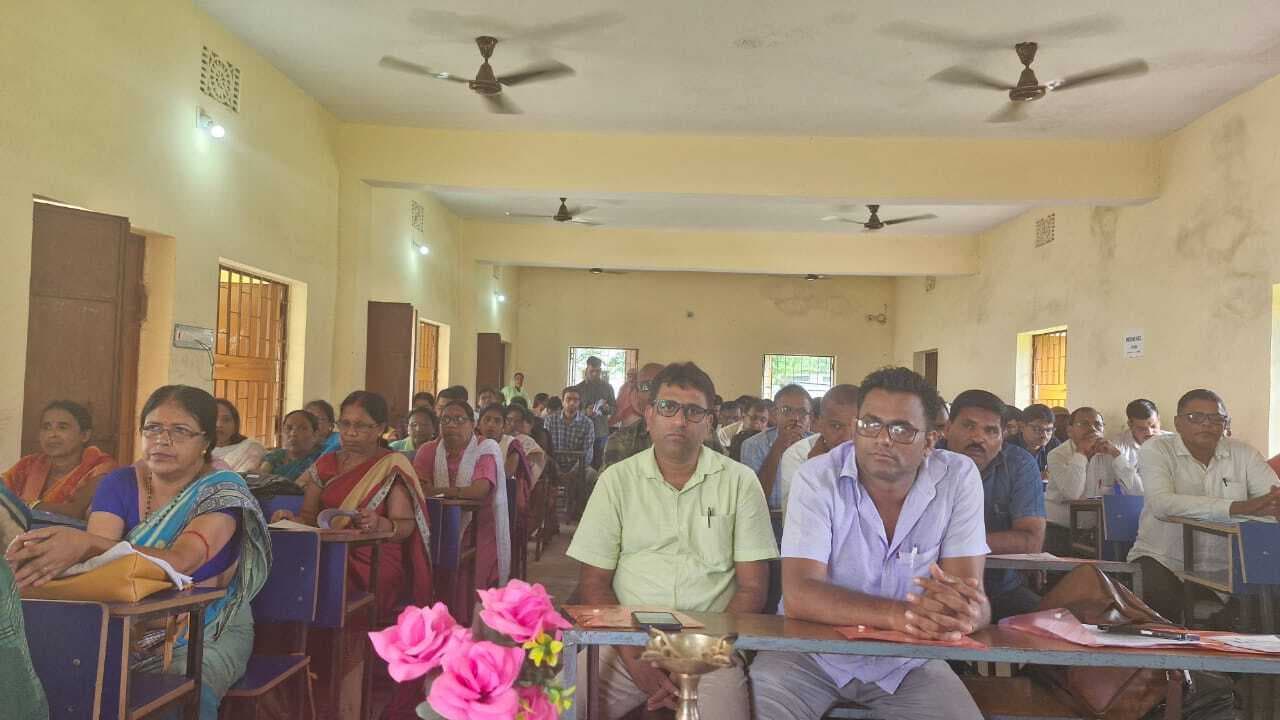 विद्यालय से भटके बच्चों को स्कूल से जोड़ें : बीइइओ