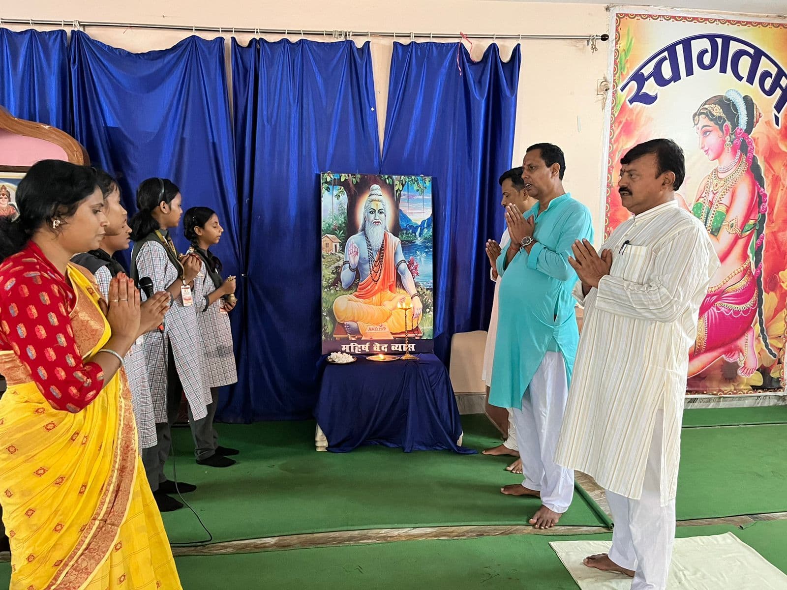 महेंद्र मुनि स्कूल में पारंपरिक ढंग से मना गुरु पूर्णिमा, प्राचीन परंपरा को लेकर विद्यार्थियों का किया ज्ञानवर्धन