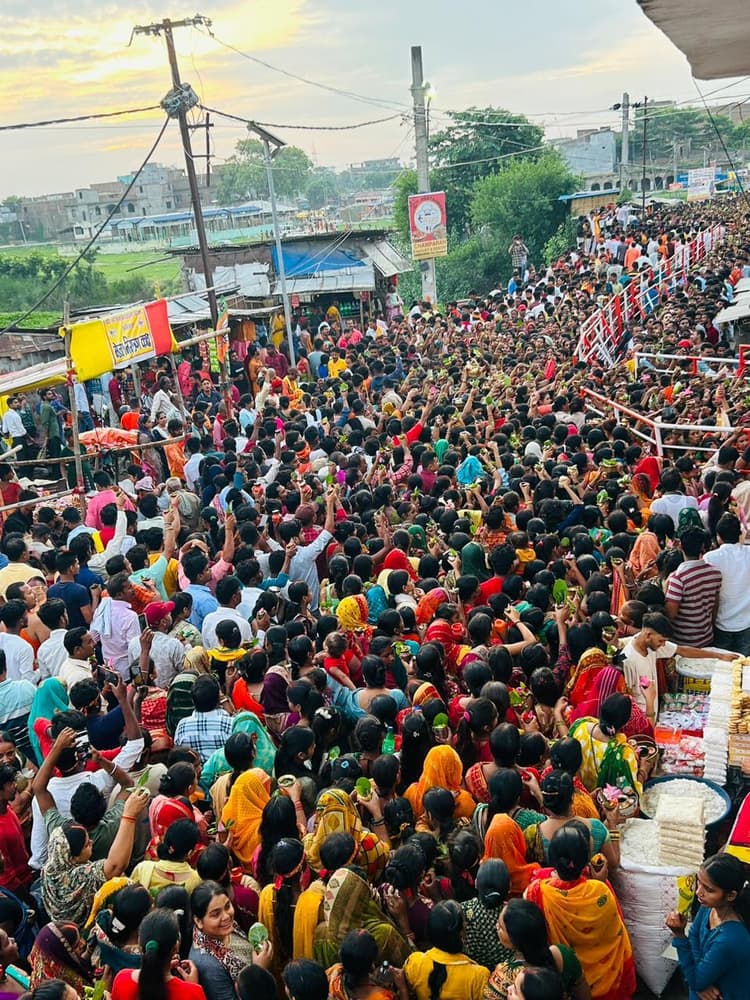 सोमेश्वरनाथ मंदिर में दो लाख शिवभक्तों ने किया जलाभिषेक