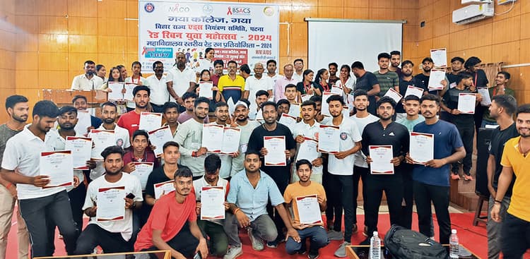 एड्स के प्रति जागरूकता फैलाने के लिए रेड रन प्रतियोगिता