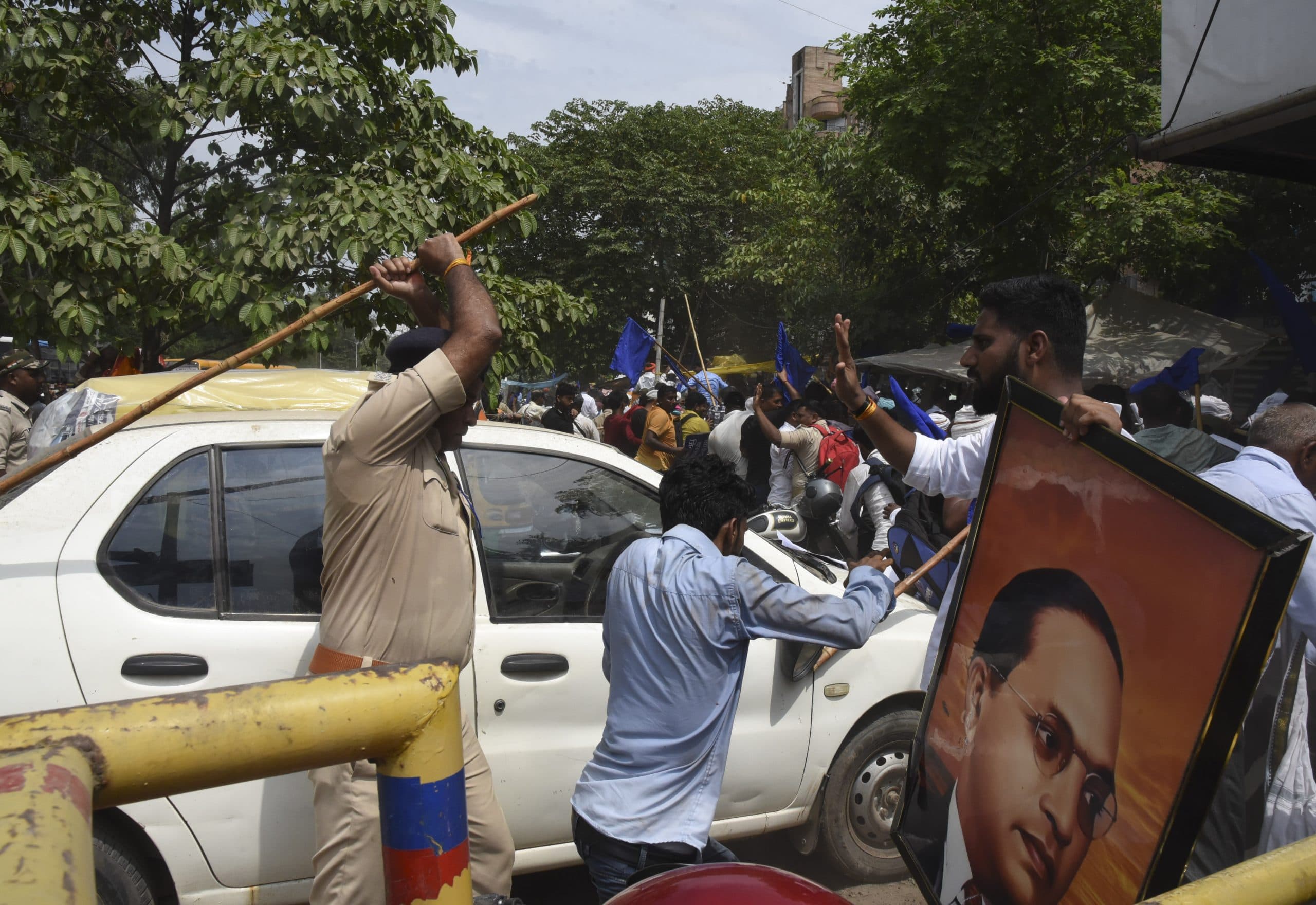 पासवान अधिकार मंच के विस मार्च के दौरान पुलिस ने किया लाठीचार्ज