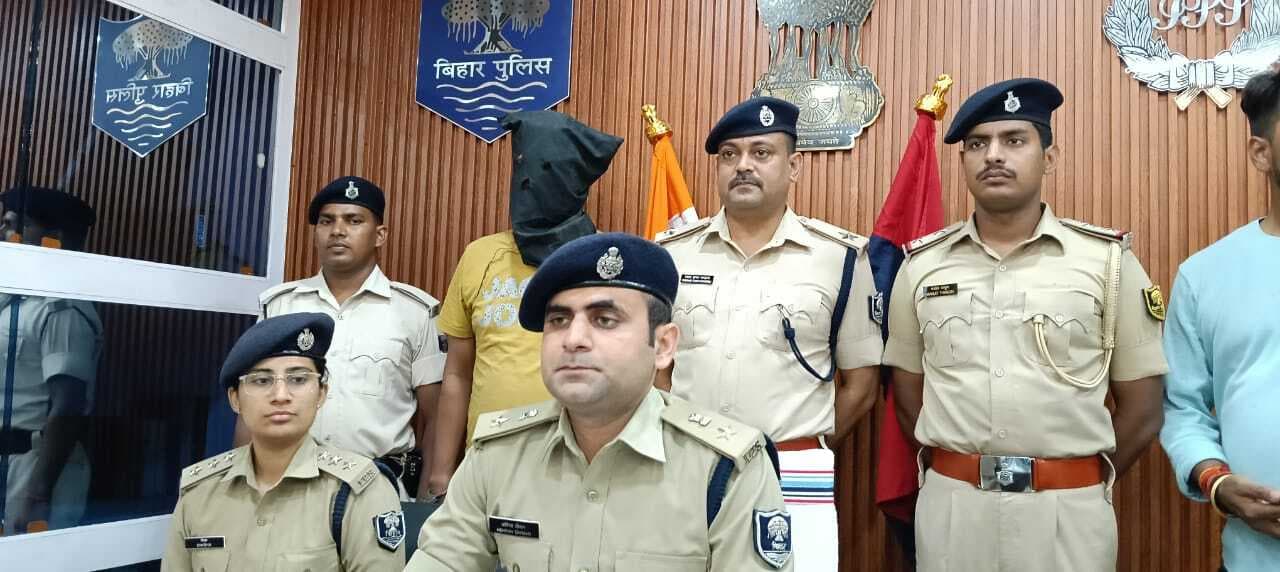 डकैती करने वाले नट गिरोह की दो महिला सहित दस गिरफ्तार