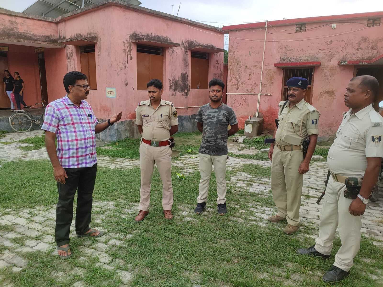 असामजिक तत्वों की गतिविधियों से परेशान हैं छात्राएं व शिक्षक