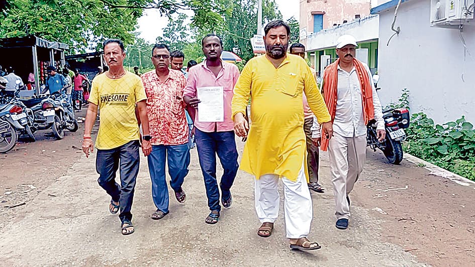 कांकसा बीएलआरओ को भाजपा ने सौंपा ज्ञापन