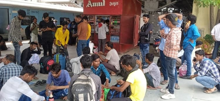 माॅनसून में छीनी लोगों की रोजी-रोटी, दिल्ली पंजाब के लिए रुख कर रहे कोसी के मजदूर यात्री