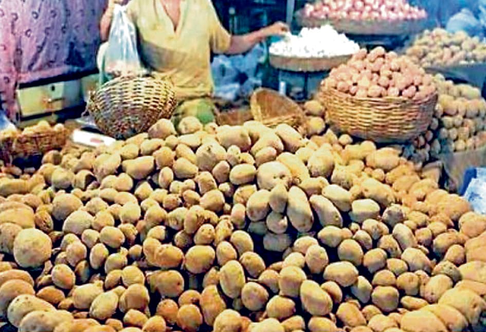 हड़ताल से मंडी में आलू की घटी सप्लाई, चढ़े भाव