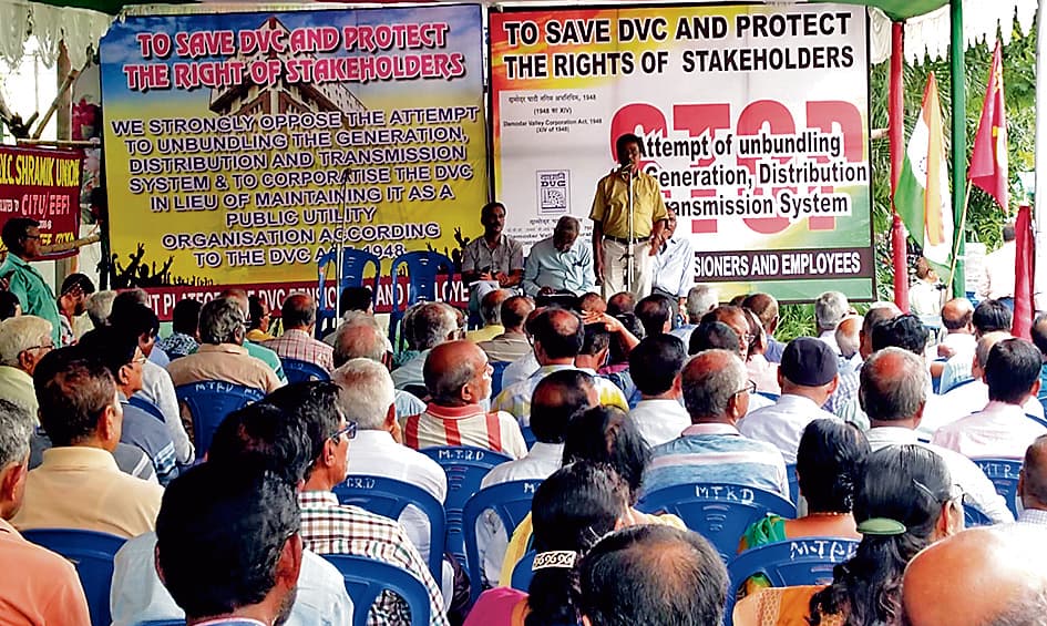 डीवीसी के निजीकरण की कोशिश का आरोप, मुख्यालय के सामने प्रदर्शन
