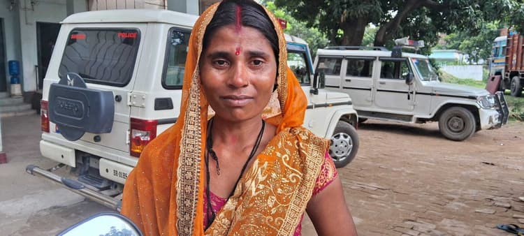 दो महिलाओं के जेवर को ठग ने उड़ाया