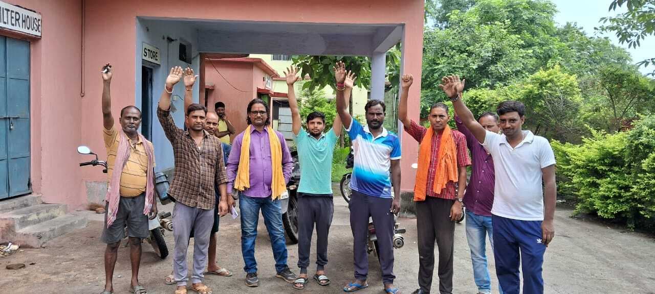 कई गांवों में टैंकर से पानी नहीं मिलने पर आक्रोशित ग्रामीणों ने वाटर ट्रीटमेंट प्लांट से सप्लाई की ठप