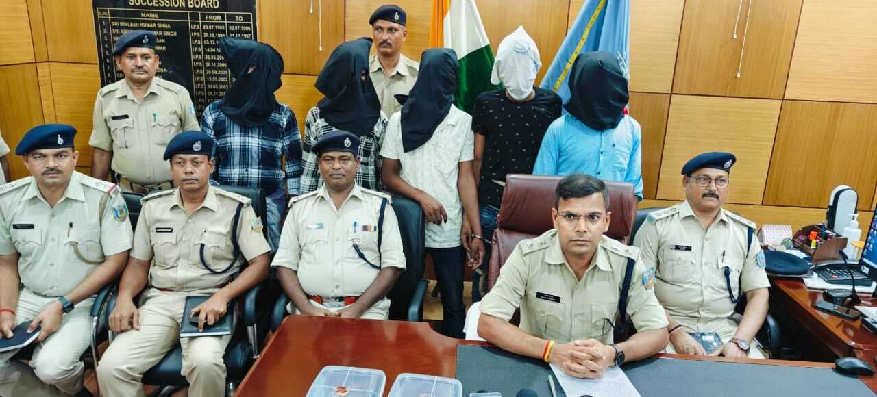 डकैती की योजना बना रहे पांच लोगों को किया गिरफ्तार, भेजे गए जेल