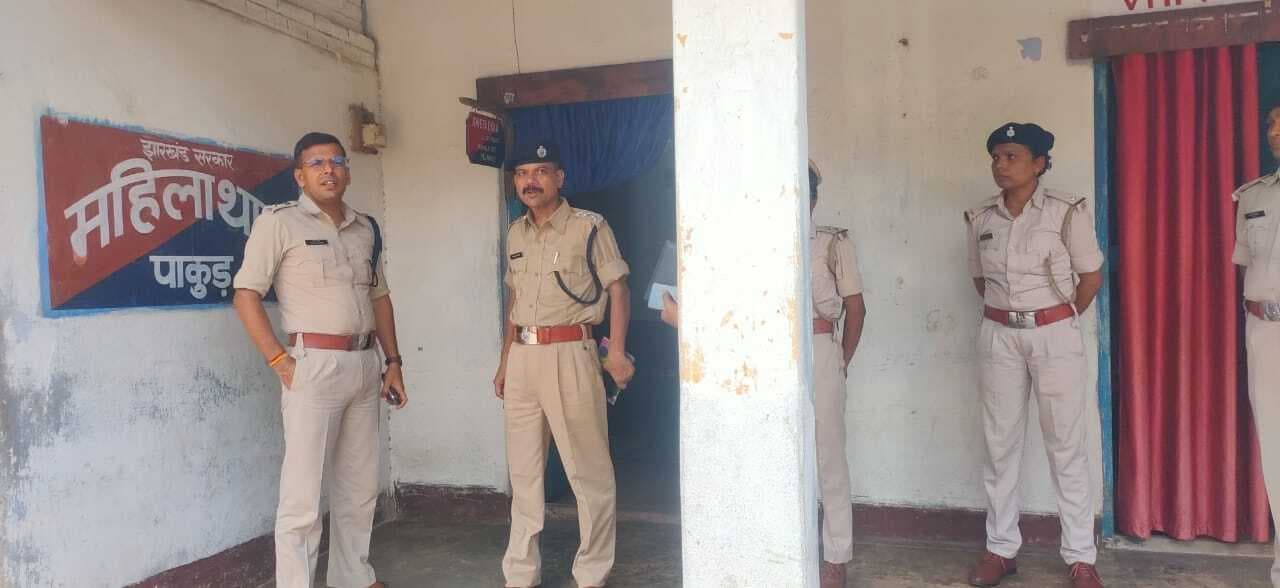 महिला थाना का निरीक्षण कर एसपी ने परेड पंजी में सुधार लाने का दिया निर्देश