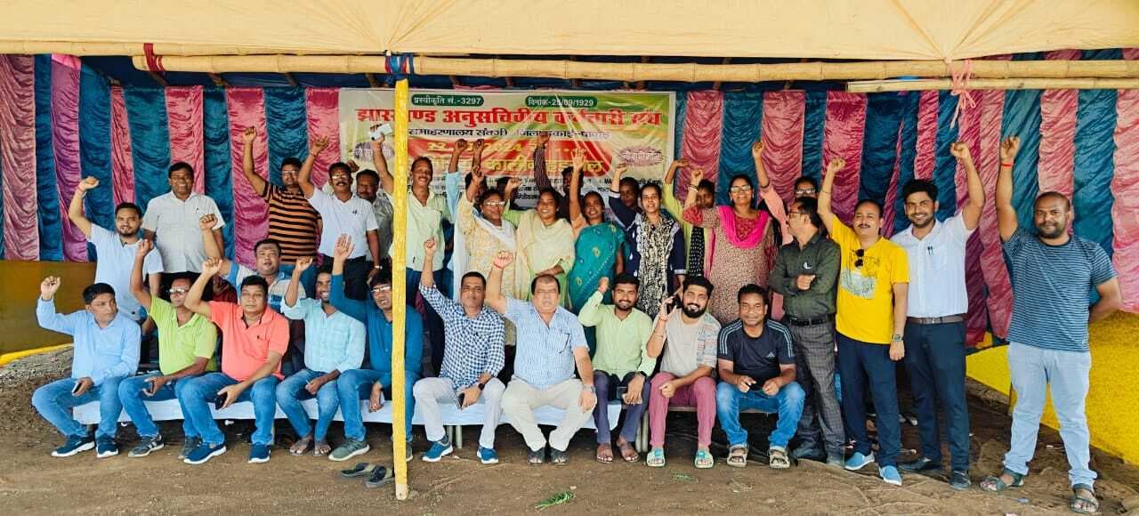 पांचवें दिन भी अनिश्चितकालीन हड़ताल पर रहे समाहरणालय संवर्ग के कर्मी