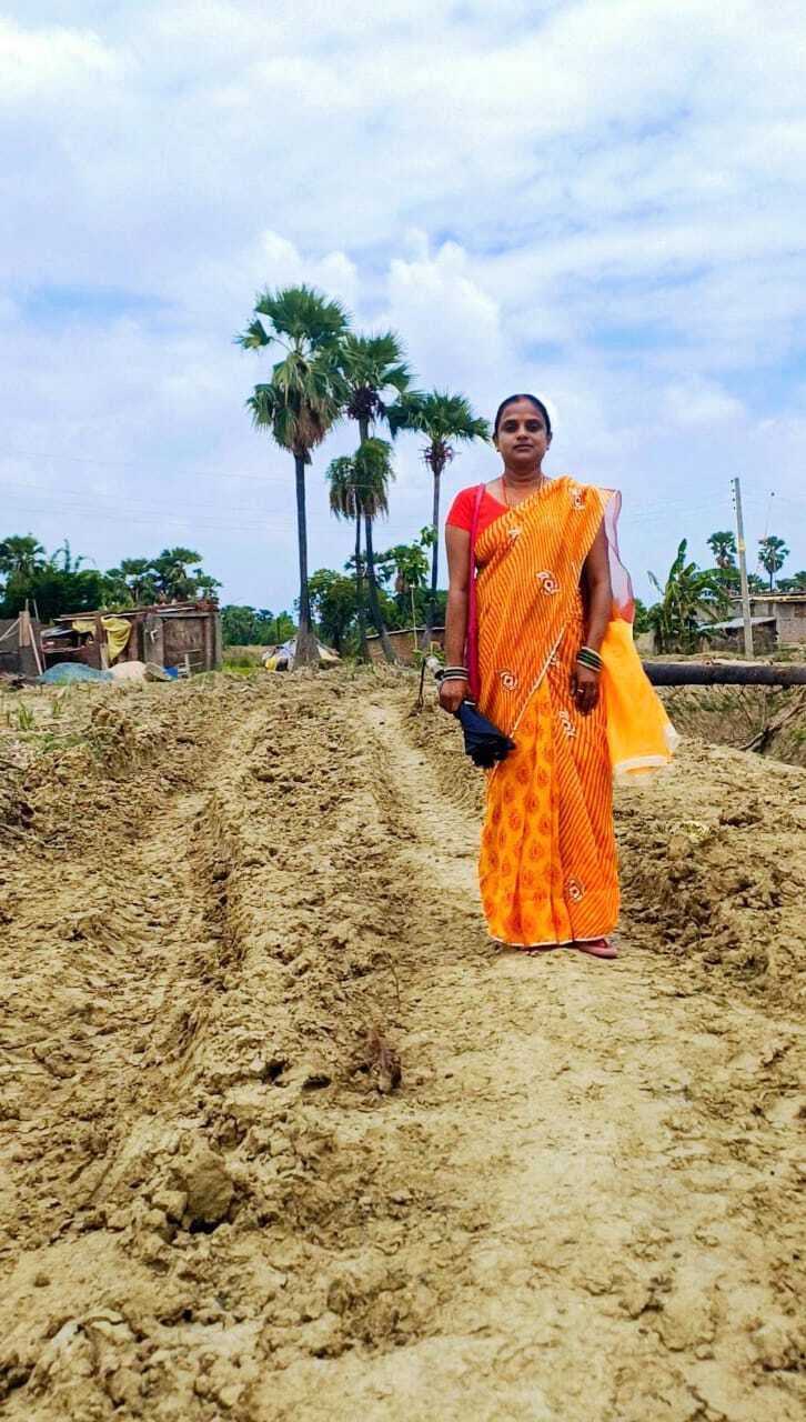 मोहनपुर के बाबूरामबीघा गांव को है पक्की सड़क का इंतजार