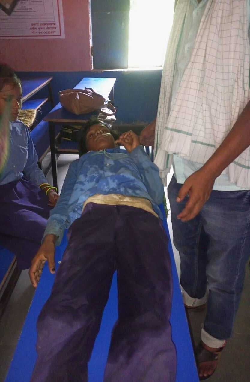 गर्मी से स्कूलों में कई छात्र-छात्राएं बेहोश, एक की मौत