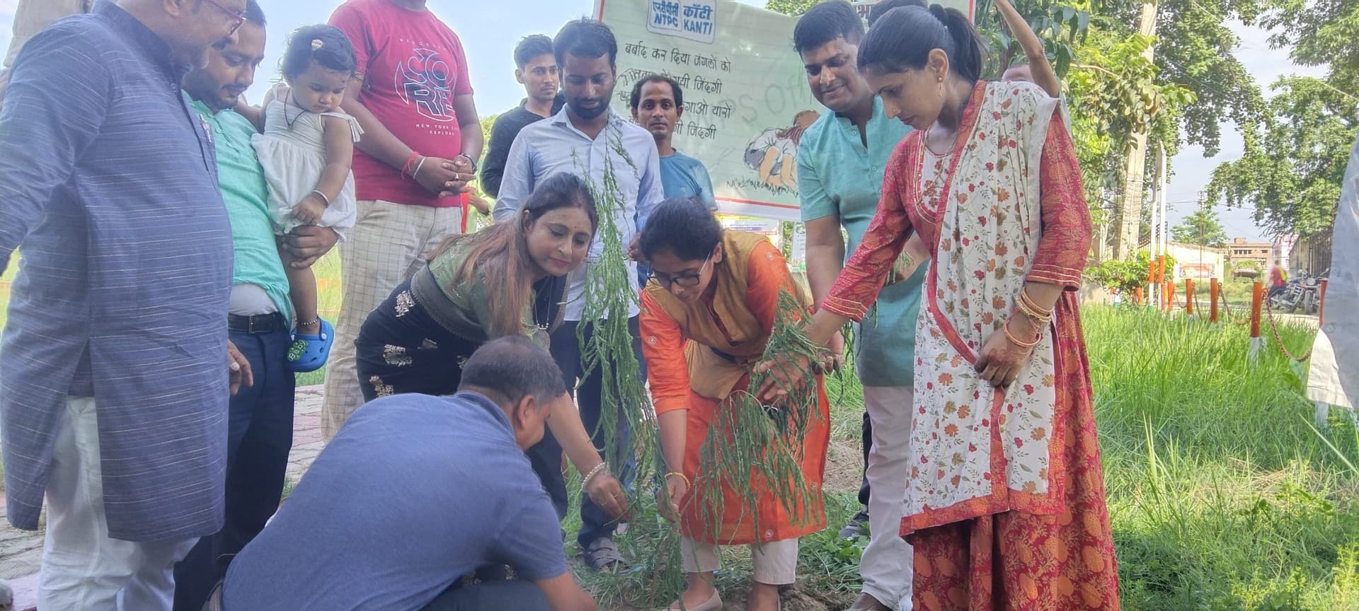जीवन के लिए पेड़-पौधे लगाना अनिवार्य : एसडीओ