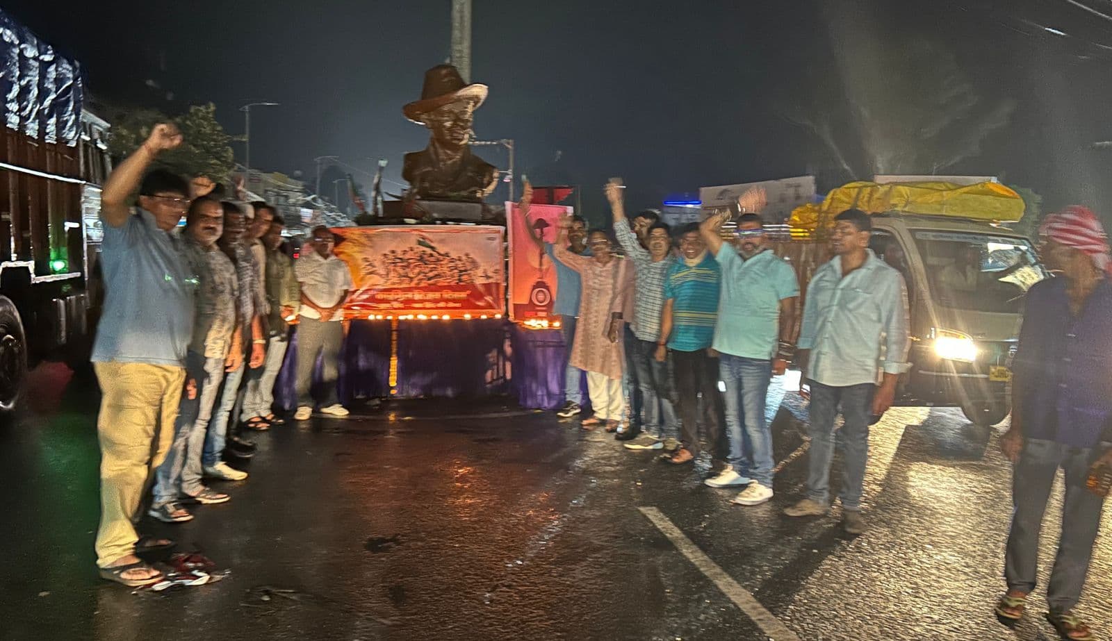 खूंटी चेंबर ऑफ कॉमर्स ने जलाये शहीदों के नाम दीये