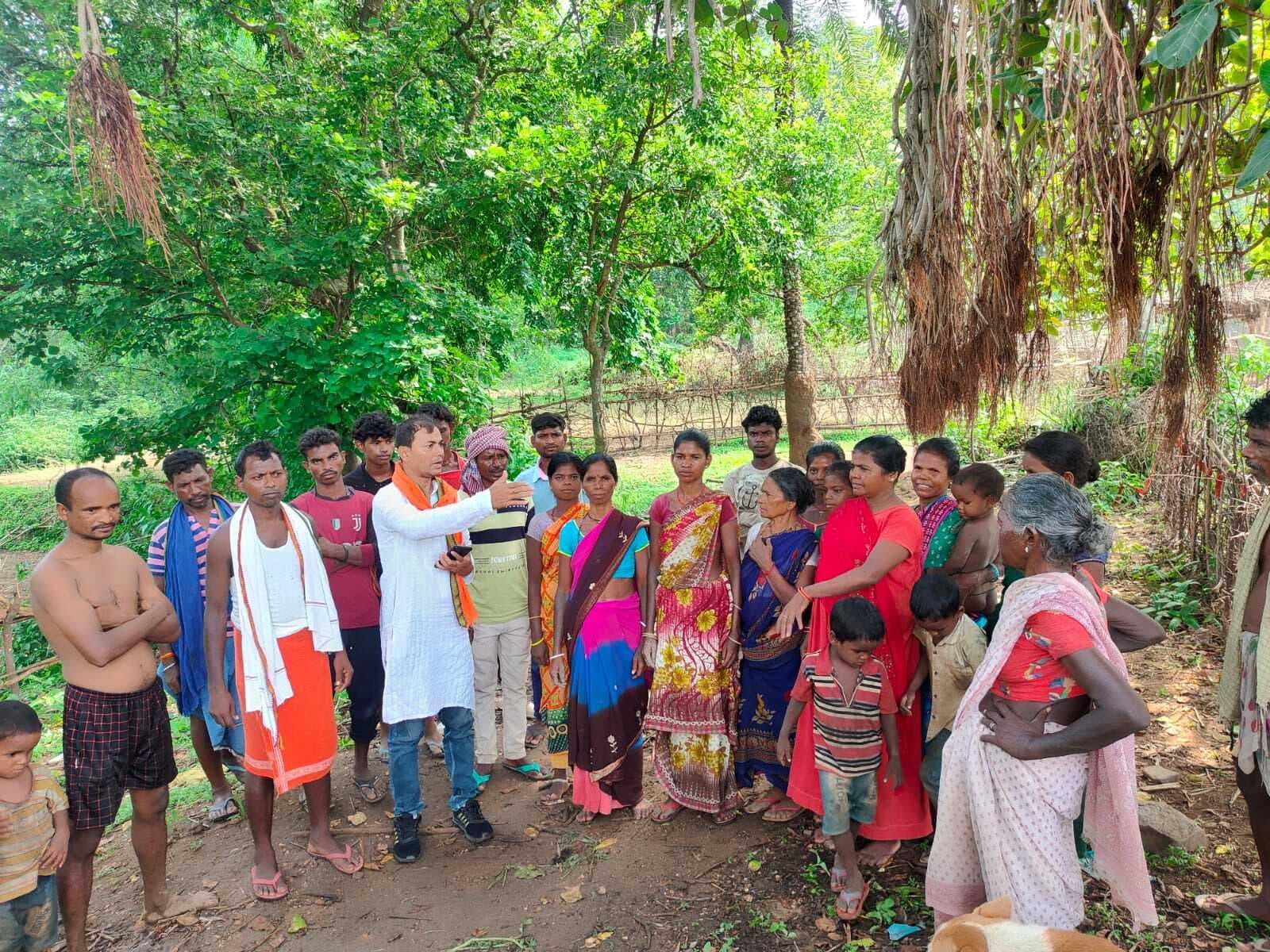 बघलोतवा के आदिवासी सरकारी योजनाओं से हैं वंचित: मनोज