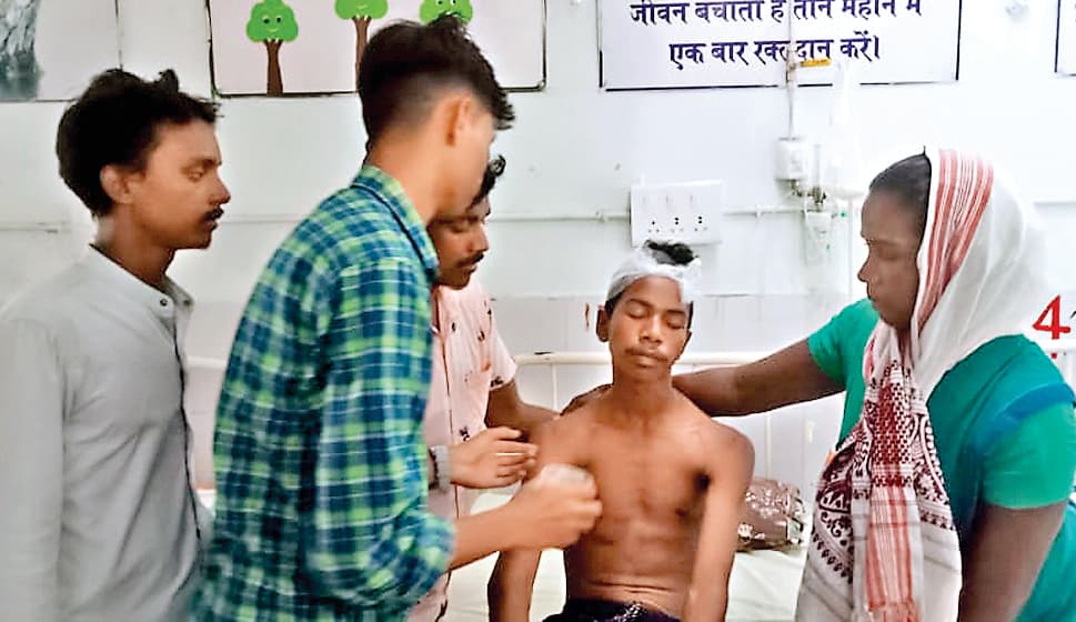 crime news : पाकुड़ केकेएम कॉलेज के हॉस्टल में छात्रों और पुलिसकर्मियों में हिंसक झड़प