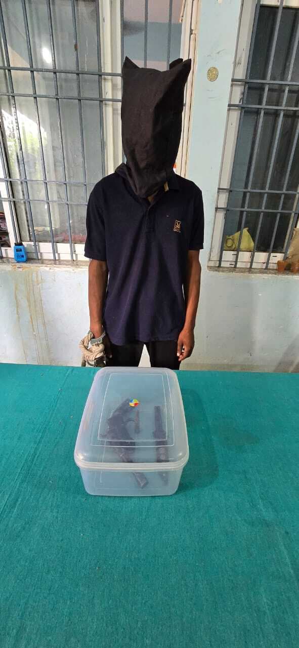 अवैध हथियार व कारतूस के साथ युवक गिरफ्तार