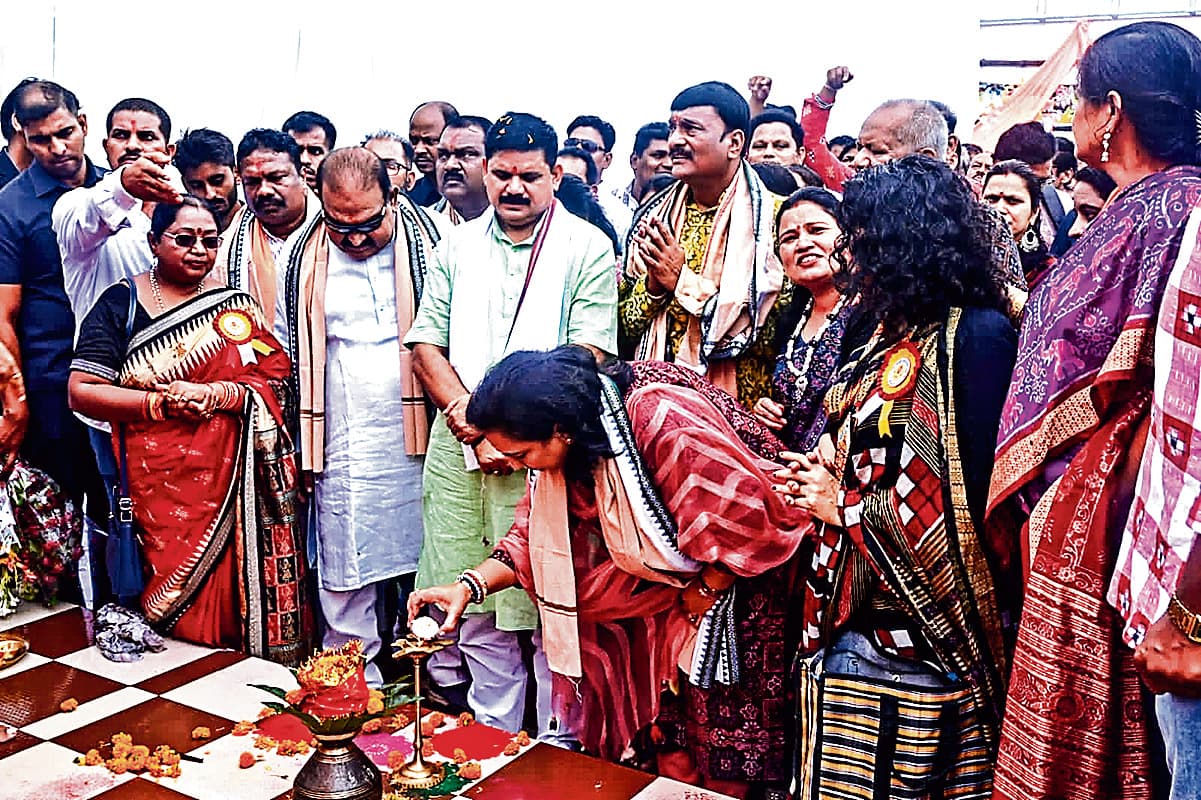 हनुमान वाटिका में उमड़ा आस्था का जनसैलाब, मानस मंदिर के कांवरिया सेवा शिविर में जुटे शिवभक्त