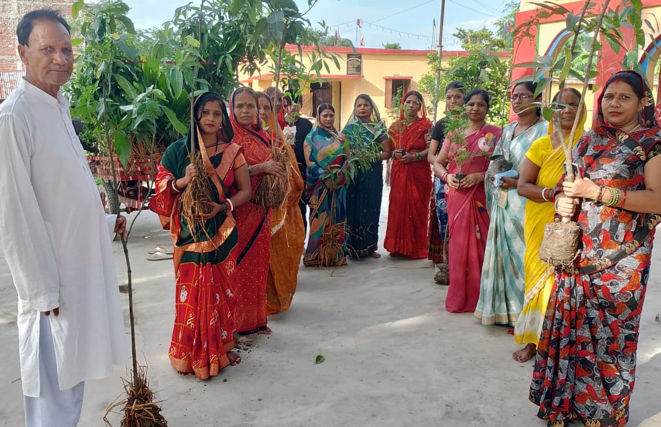 शिवशिष्यों ने लगाये पौधे