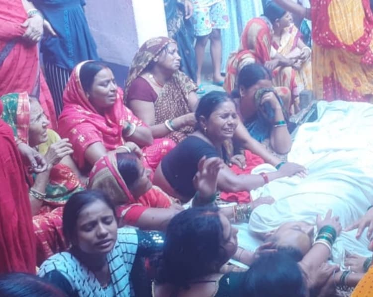 शव आते ही शोक में डूबे लोग, परिवार सदस्यों के विलाप से माहौल हुआ गमगीन