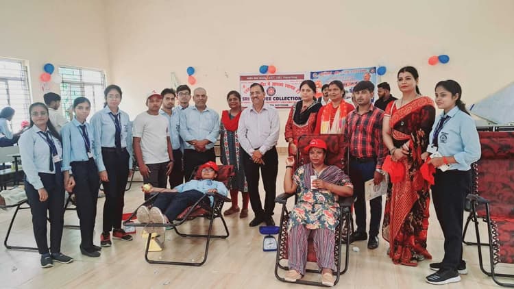 इंजीनियरिंग और लॉ कॉलेज के शिविर में 55 लोगों ने किया रक्तदान