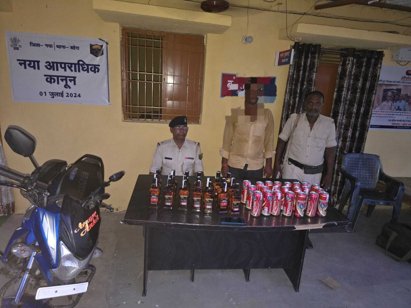 42 बोतल शराब व बाइक के साथ धंधेबाज गिरफ्तार