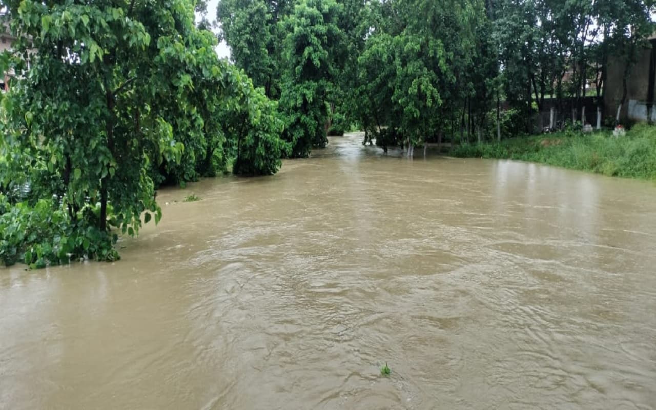बिहार में बाढ़ का खतरा बढ़ा, कोसी-गंडक-महानंदा समेत कई नदियों में प्रचंड उफान, अलर्ट पर रेस्क्यू टीम