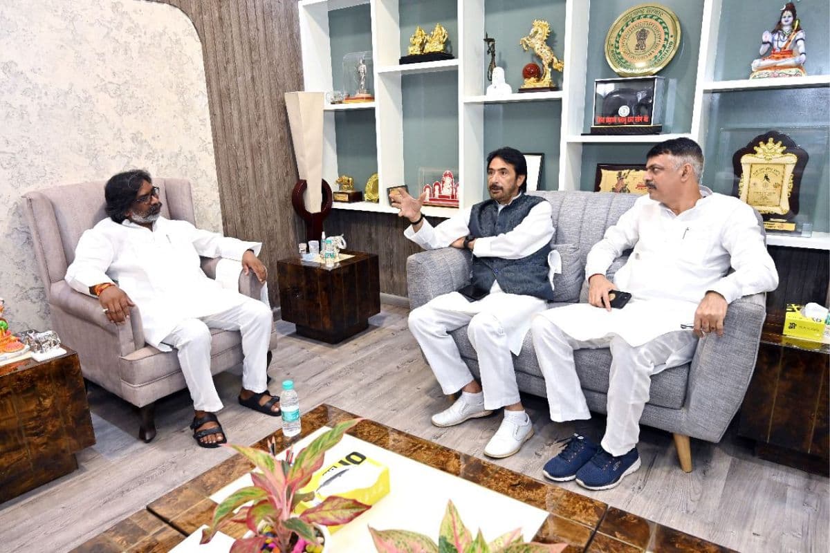 Jharkhand Assembly Election: कांग्रेस के इस नेता ने कश्मीर में जीता चुनाव, झारखंड में कार्यकर्ताओं ने मनाया जश्न