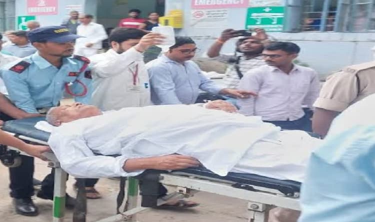 नालंदा में मीटिंग के दौरान बिगड़ी पूर्व मंत्री हरिनारायण सिंह की तबीयत, रेफर किया गया पटना