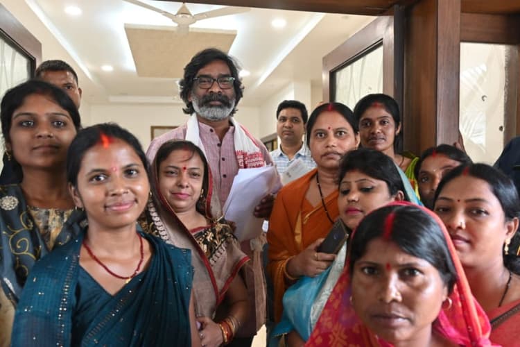 Hemant Soren News: सीएम हेमंत सोरेन बोले, ये सरकार है आपकी, समस्याओं का होगा त्वरित समाधान