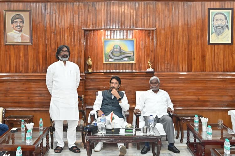 Jharkhand Politics: चंपाई को हटाकर हेमंत सोरेन के सीएम बनने पर बोले बाबूलाल मरांडी, सत्ता पर एकाधिकार मानता है शिबू सोरेन परिवार