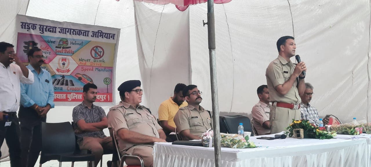 नियमों का पालन कर गाड़ी चलाना आपके परिवार के लिए होगा उपहार : एसएसपी