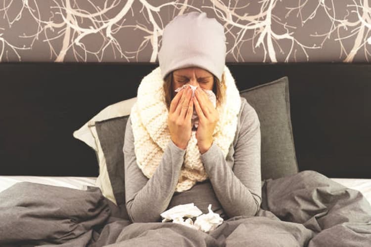 Monsoon Tips: बरसात में होने वाली खांसी और छींक को ठीक करने के घरेलू उपाय