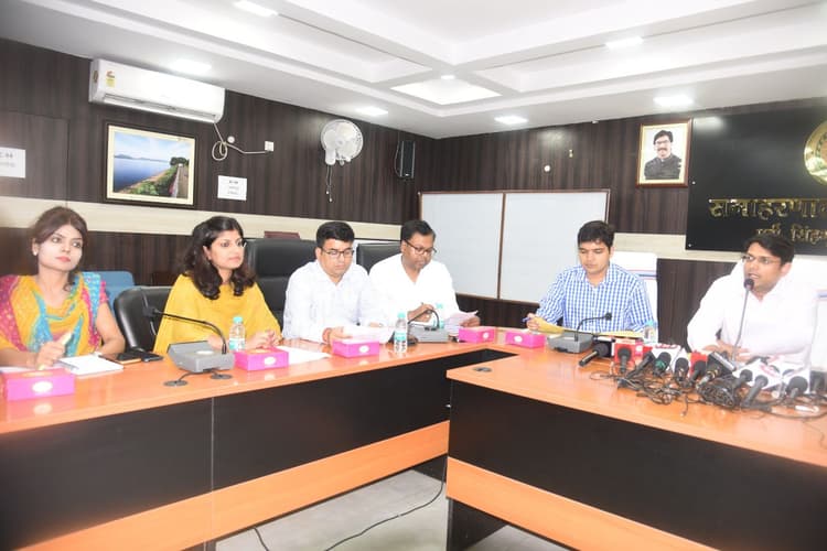 Jharkhand: विधानसभा चुनाव में वोट डालना है, तो वोटर लिस्ट में चेक कर लें अपना नाम, 25 जुलाई को मतदाता सूची का प्रारूप होगा प्रकाशित